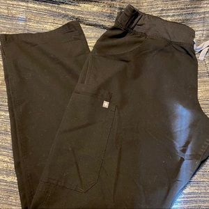 FIGs gently used black Kade scrub bottoms 🖤